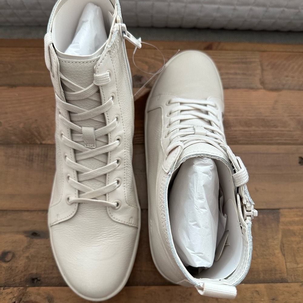 Naturalizer White Ankle Booties with Side Zipper
